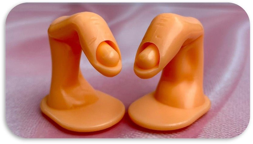DEDO PLÁSTICO DE PRACTICA. - Aned Cosmetics